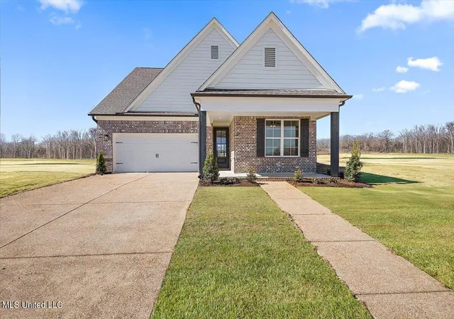 Photo 3 of Single family home for sale at 815 Quitman Ct, Nesbit, MS 38651 | MLS# 4156192 | Listing updated on 2026-07-22