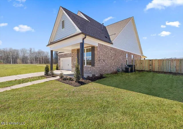 Photo 3 of Single family home for sale at 815 Quitman Ct, Nesbit, MS 38651 | MLS# 4156192 | Listing updated on 2026-07-22