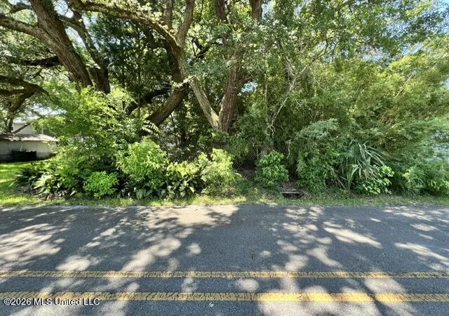 Photo 3 of Land for sale at 811 Lafayette Ave, Pascagoula, MS 39567 | MLS# 4154511 | Listing updated on 2026-07-02