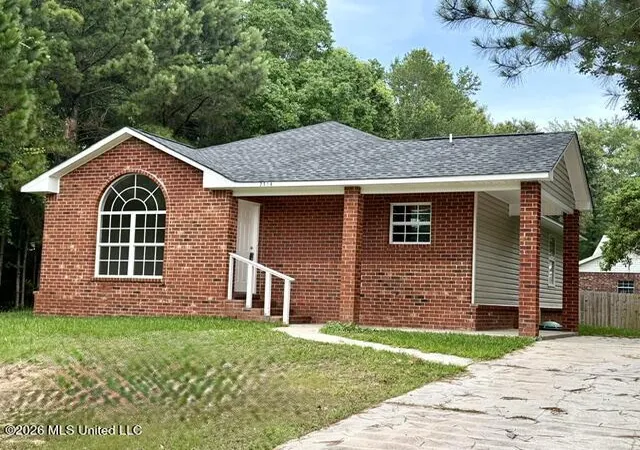 Homes for sale in Ocean Springs, MS | 2516 S Beachview Dr, Ocean Springs, MS 39564 | MLS# 4154426