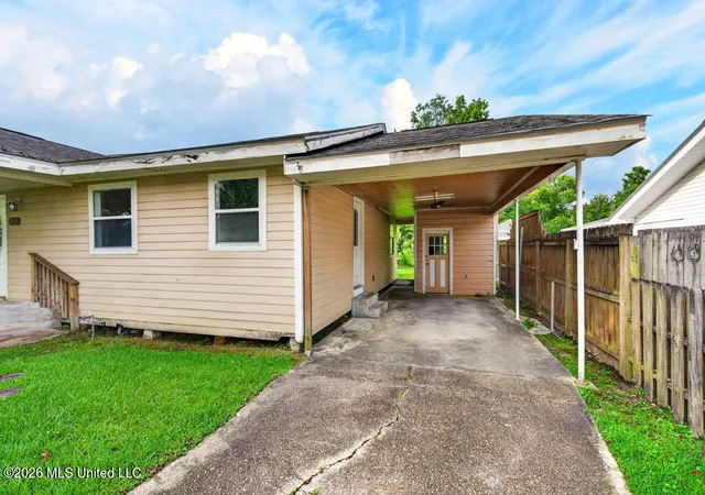 Photo 4 of Single family home for sale at 542 Saint John St, Bay Saint Louis, MS 39520 | MLS# 4154446 | Listing updated on 2026-07-01