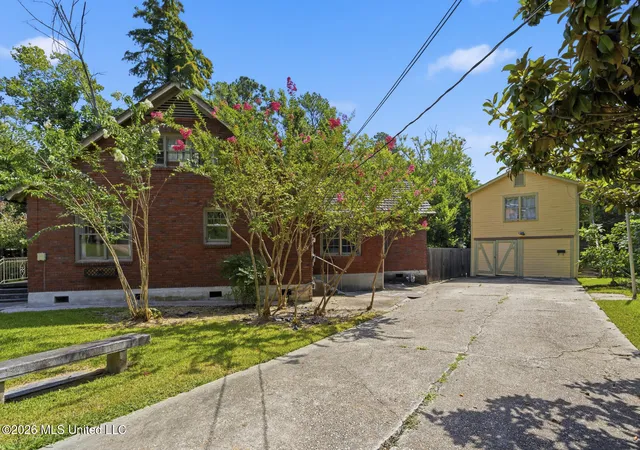 Photo 2 of Single family home for sale at 1206 Monroe St, Jackson, MS 39202 | MLS# 4156831 | Listing updated on 2026-07-23