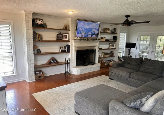 Photo 3 of Single family home for sale at 1309 Pascagoula St, Pascagoula, MS 39567 | MLS# 4154475 | Listing updated on 2026-07-29