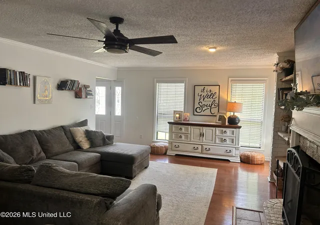Photo 3 of Single family home for sale at 1309 Pascagoula St, Pascagoula, MS 39567 | MLS# 4154475 | Listing updated on 2026-07-29