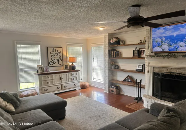 Photo 4 of Single family home for sale at 1309 Pascagoula St, Pascagoula, MS 39567 | MLS# 4154475 | Listing updated on 2026-07-29
