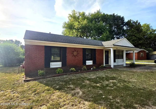 Photo 3 of Single family home for sale at 8351 Whitehead Dr, Southaven, MS 38671 | MLS# 4154977 | Listing updated on 2026-09-13