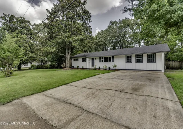 Homes for sale in Clinton, MS | 117 Hillcrest Dr, Clinton, MS 39056 | MLS# 4154525