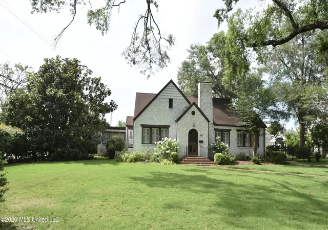 Homes for sale in Greenwood, MS | 208 W Harding Ave, Greenwood, MS 38930 | MLS# 4155300