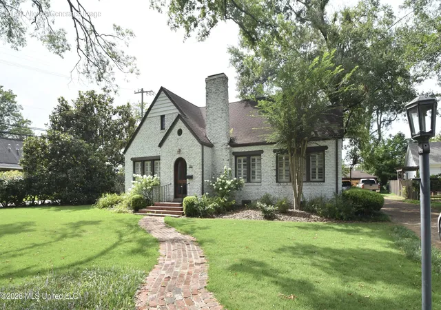 1st image of 208 W Harding Ave, Greenwood, MS 38930 | MLS# 4155300