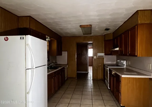 Photo 3 of Sale Pending at 204 N Wilson Blvd, Gulfport, MS 39503 | MLS# 4155077 | Listing updated on 2026-08-28