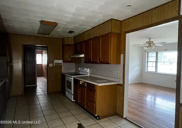Photo 4 of Sale Pending at 204 N Wilson Blvd, Gulfport, MS 39503 | MLS# 4155077 | Listing updated on 2026-08-28