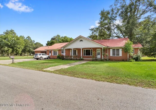 Homes for sale in Taylorsville, MS | 140 Myrtle St, Taylorsville, MS 39168 | MLS# 4154580