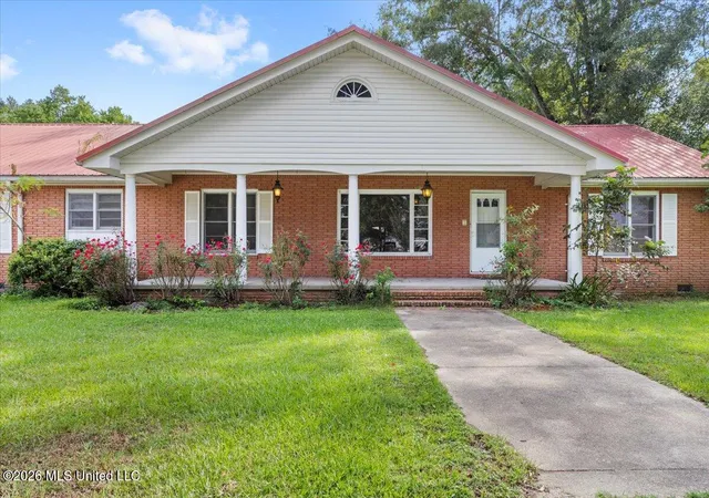 Homes for sale in Taylorsville, MS | 140 Myrtle St, Taylorsville, MS 39168 | MLS# 4154580