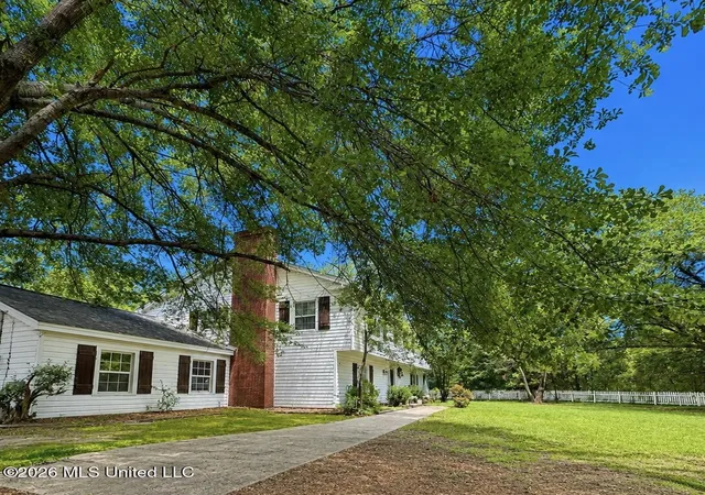 Photo 3 of Single family home for sale at 5202 Runnymede Rd, Jackson, MS 39211 | MLS# 4154594 | Listing updated on 2026-07-13