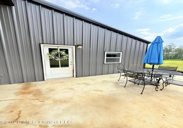 Homes for sale in Gore Springs, MS | 2495 Gore Springs Rd, Gore Springs, MS 38929 | MLS# 4154708