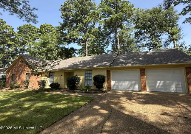 Photo 1 of Single family home for sale at 1528 Tracewood Dr, Jackson, MS 39211 | MLS# 4156623 | Listing updated on 2026-07-28