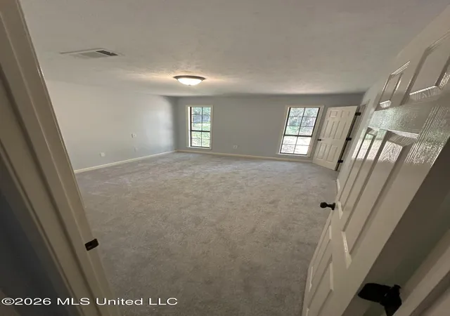 Photo 2 of Single family home for sale at 1528 Tracewood Dr, Jackson, MS 39211 | MLS# 4156623 | Listing updated on 2026-07-28