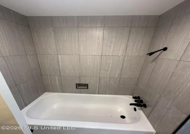 Photo 3 of Single family home for sale at 1528 Tracewood Dr, Jackson, MS 39211 | MLS# 4156623 | Listing updated on 2026-07-28