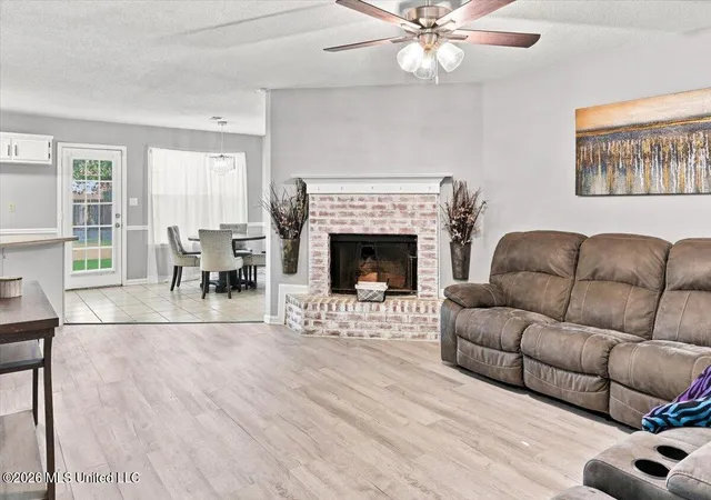Photo 3 of Sale Pending at 5871 Kentwood, Horn Lake, MS 38637 | MLS# 4157722 | Listing updated on 2026-08-06