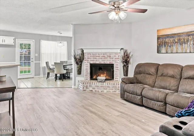 Photo 4 of Sale Pending at 5871 Kentwood, Horn Lake, MS 38637 | MLS# 4157722 | Listing updated on 2026-08-06