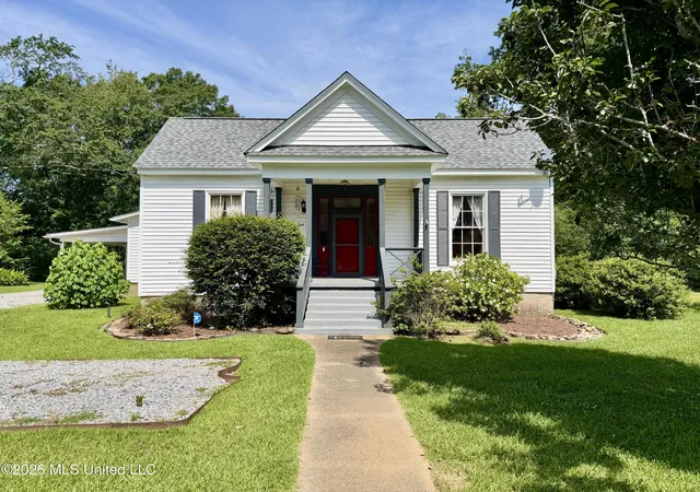 Homes for sale in Crystal Springs, MS | 412 S Jackson St, Crystal Springs, MS 39059 | MLS# 4154941