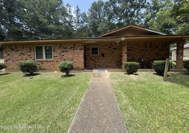 Photo 1 of Single family home for sale at 129 Woodard St, Hazlehurst, MS 39083 | MLS# 4156265 | Listing updated on 2026-07-20