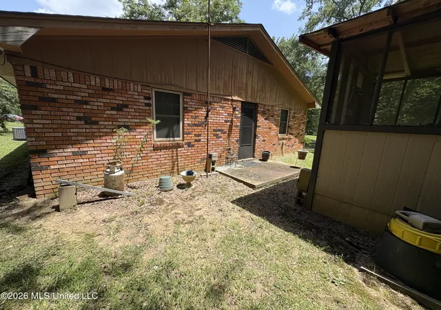 Photo 4 of Single family home for sale at 129 Woodard St, Hazlehurst, MS 39083 | MLS# 4156265 | Listing updated on 2026-07-20