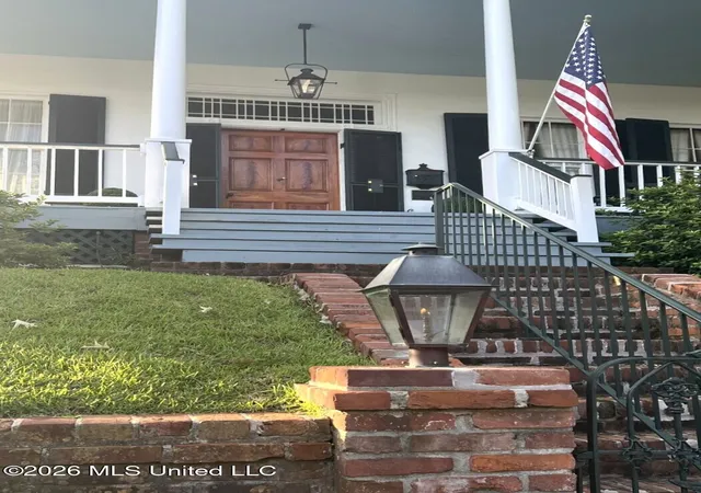 Homes for sale in Natchez, MS | 409 S Rankin St, Natchez, MS 39120 | MLS# 4154697