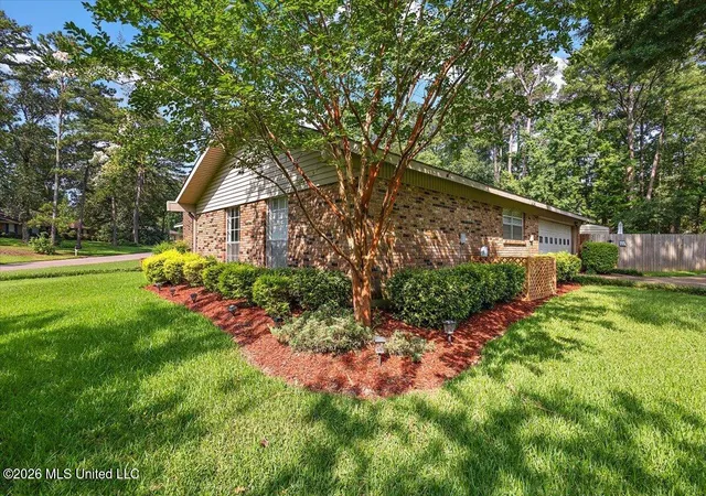 Photo 2 of Sale Pending at 65 Summit Ridge Dr, Brandon, MS 39042 | MLS# 4154699 | Listing updated on 2026-07-19