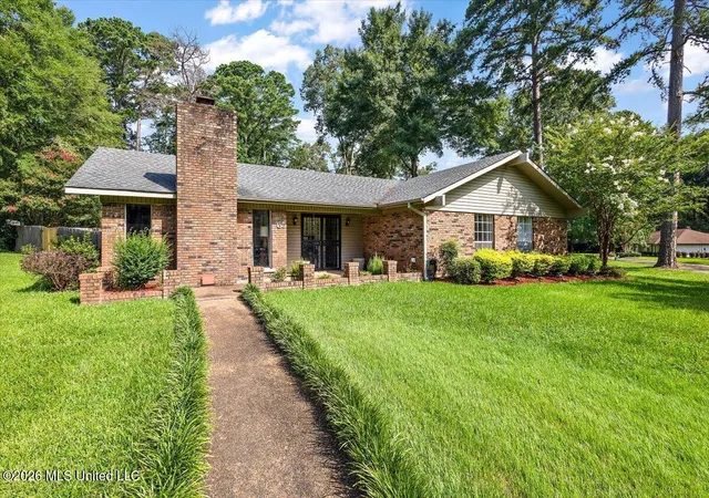 Photo 3 of Sale Pending at 65 Summit Ridge Dr, Brandon, MS 39042 | MLS# 4154699 | Listing updated on 2026-07-19