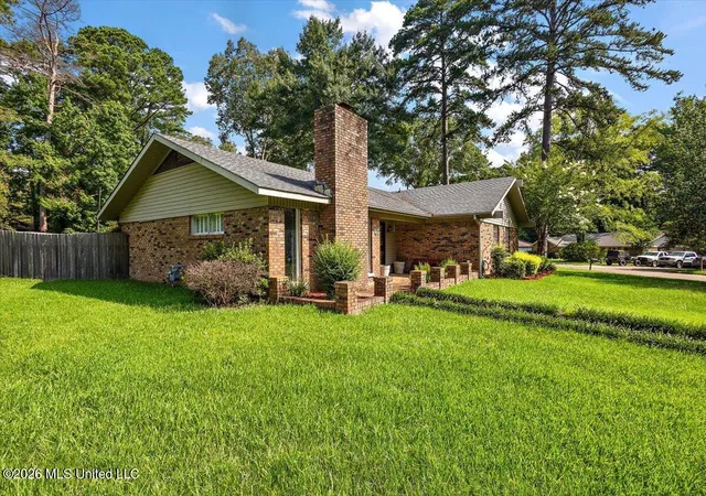 Photo 3 of Sale Pending at 65 Summit Ridge Dr, Brandon, MS 39042 | MLS# 4154699 | Listing updated on 2026-07-19
