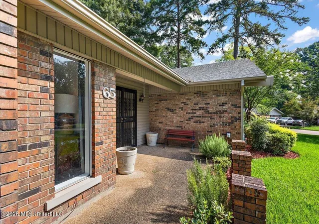 Photo 4 of Sale Pending at 65 Summit Ridge Dr, Brandon, MS 39042 | MLS# 4154699 | Listing updated on 2026-07-19
