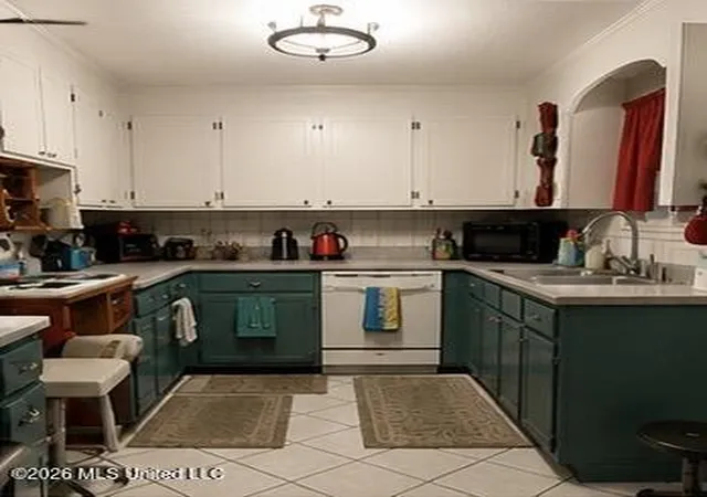 Photo 4 of Single family home for sale at 717 Carter Dr, Gulfport, MS 39507 | MLS# 4154799 | Listing updated on 2026-09-15