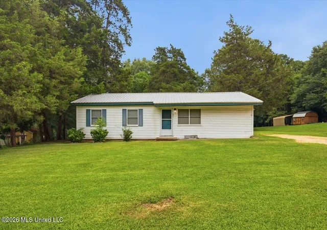 Homes for sale in Florence, MS | 1141 Gunter Rd, Florence, MS 39073 | MLS# 4154735