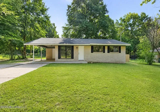 Photo 1 of Sale Pending at 561 Colonial Dr, Holly Springs, MS 38635 | MLS# 4156337 | Listing updated on 2026-08-22