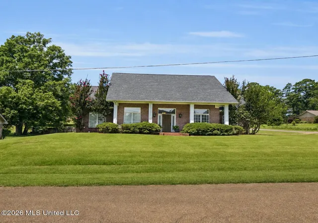Homes for sale in Carthage, MS | 411 Chenoa Ave, Carthage, MS 39051 | MLS# 4154801