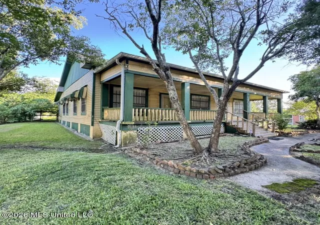 Photo 2 of Single family home for sale at 919 N Union St, Natchez, MS 39120 | MLS# 4157011 | Listing updated on 2026-08-30