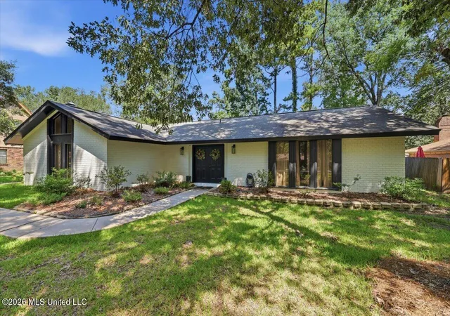 Photo 1 of Single family home for sale at 113 Poplar Dr, Brandon, MS 39047 | MLS# 4154950 | Listing updated on 2026-10-02