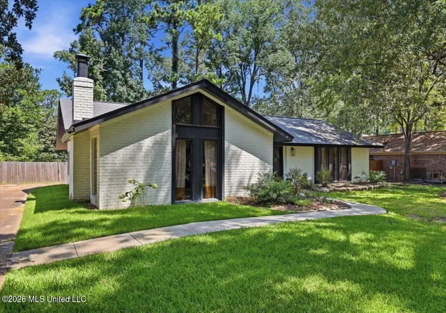 Photo 2 of Single family home for sale at 113 Poplar Dr, Brandon, MS 39047 | MLS# 4154950 | Listing updated on 2026-10-02