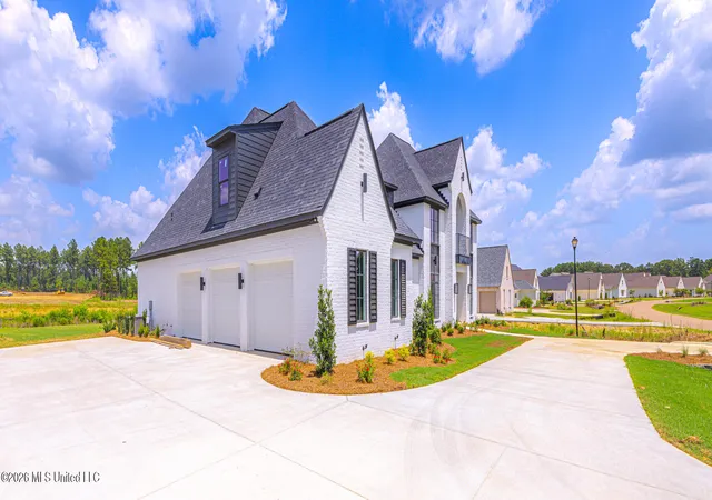 Photo 3 of Sale Pending at 174 Westlake Cir, Madison, MS 39110 | MLS# 4154895 | Listing updated on 2026-09-15