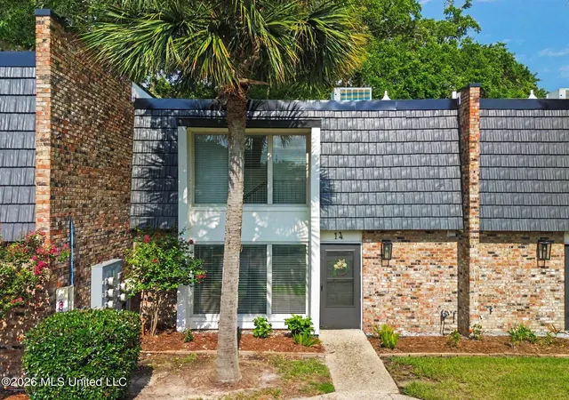 Photo 1 of Sale Pending at 527 Front Beach Dr, Ocean Springs, MS 39564 | MLS# 4154981 | Listing updated on 2026-08-02