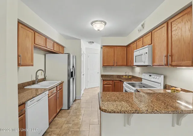Photo 4 of Sale Pending at 527 Front Beach Dr, Ocean Springs, MS 39564 | MLS# 4154981 | Listing updated on 2026-08-02