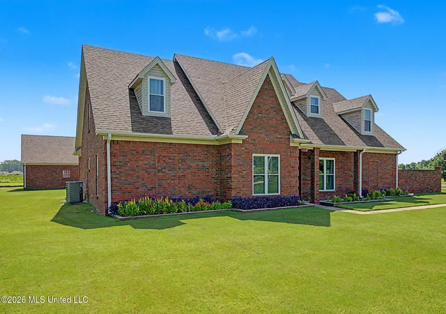Photo 3 of Single family home for sale at 2578 Oak Xing Dr, Hernando, MS 38632 | MLS# 4154972 | Listing updated on 2026-08-14