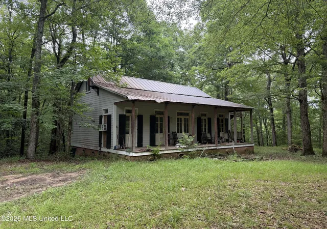 Homes for sale in Florence, MS | 112 Lake Louise Dr, Florence, MS 39073 | MLS# 4154984