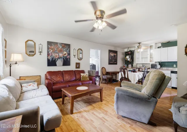 Homes for sale in Ocean Springs, MS | 326 Magnolia Ave, Ocean Springs, MS 39564 | MLS# 4154937