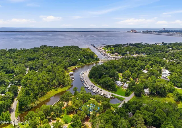 Homes for sale in Ocean Springs, MS | 326 Magnolia Ave, Ocean Springs, MS 39564 | MLS# 4154937