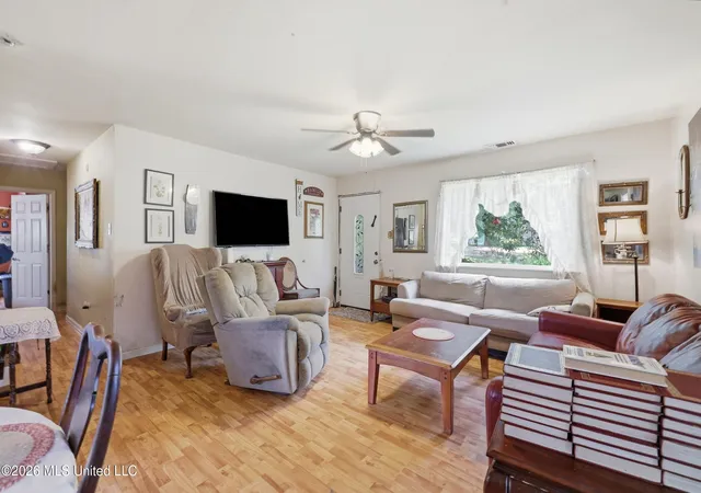 Homes for sale in Ocean Springs, MS | 326 Magnolia Ave, Ocean Springs, MS 39564 | MLS# 4154937