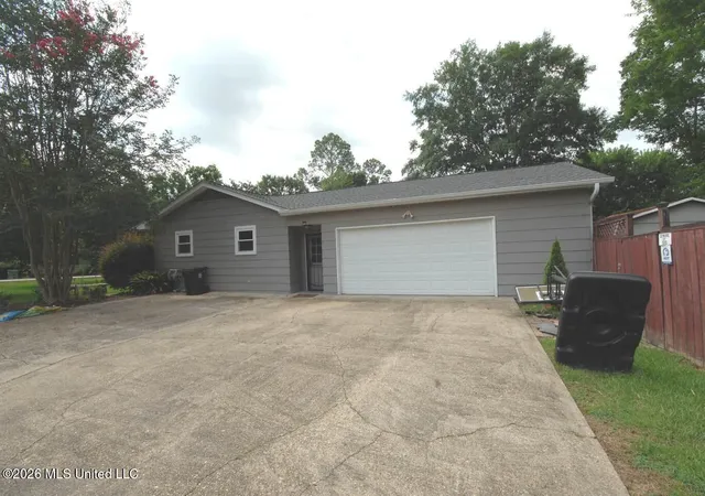 Homes for sale in Hattiesburg, MS | 1211 Carter Dr, Hattiesburg, MS 39402 | MLS# 4154939