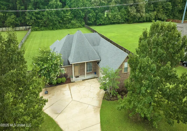 Homes for sale in Canton, MS | 131 Bradshaw Xing, Canton, MS 39046 | MLS# 4155082