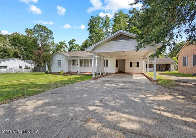 Homes for sale in Columbia, MS | 804 Lafayette St, Columbia, MS 39429 | MLS# 4154956
